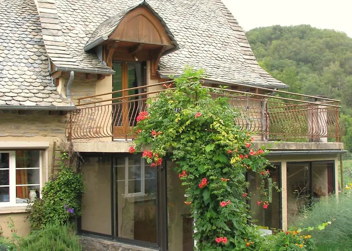 Maison Du Combayre A Estaing (Aveyron)