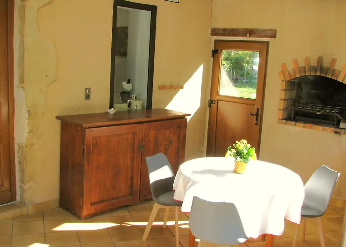 Maison Du Combayre A *